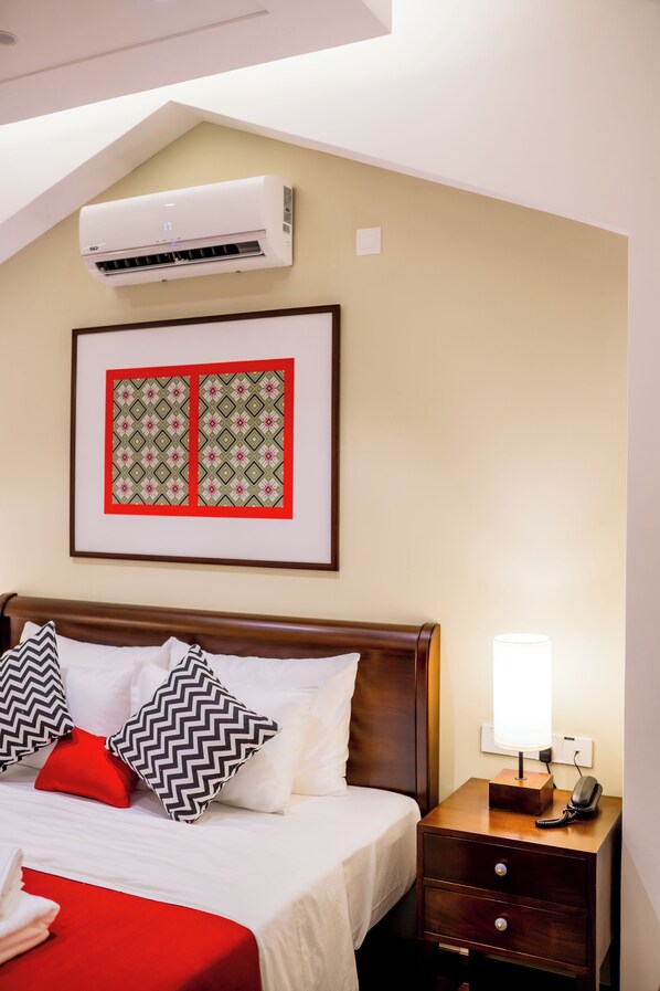 Family Quadruple Room | Free WiFi - Adaaran City Hotel (Colombo)