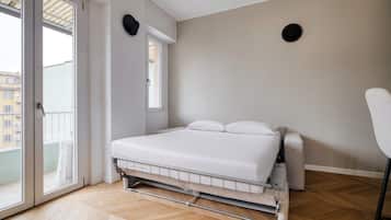 Appartamento, 3 camere da letto, balcone | Area soggiorno | Smart TV 32 pollici con canali via cavo