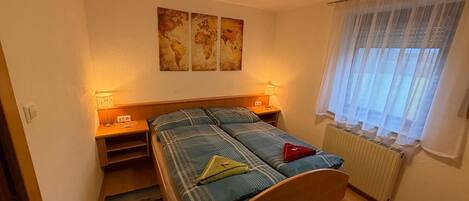 Iron/ironing board, WiFi, bed sheets