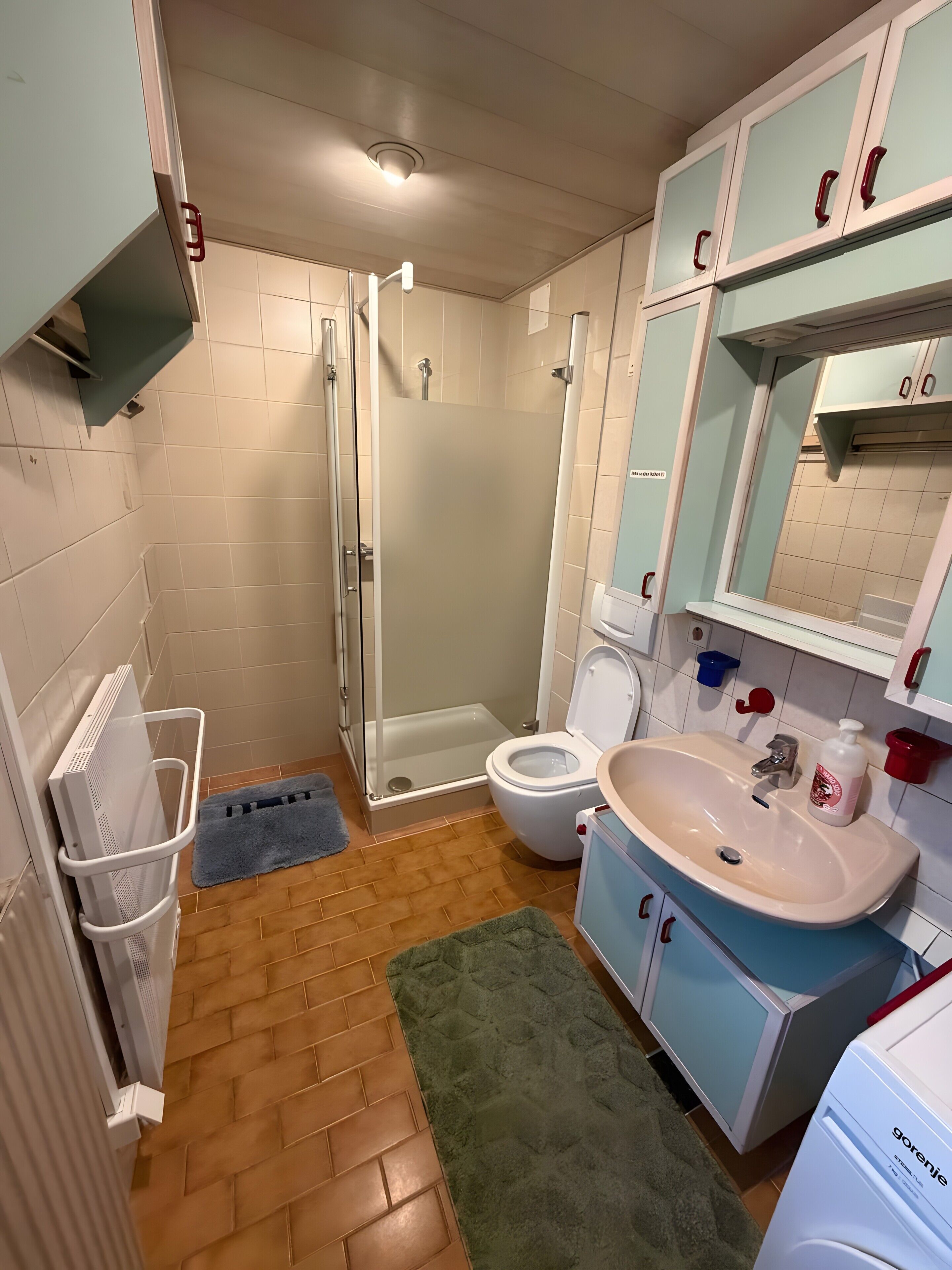 Een douche, handdoeken