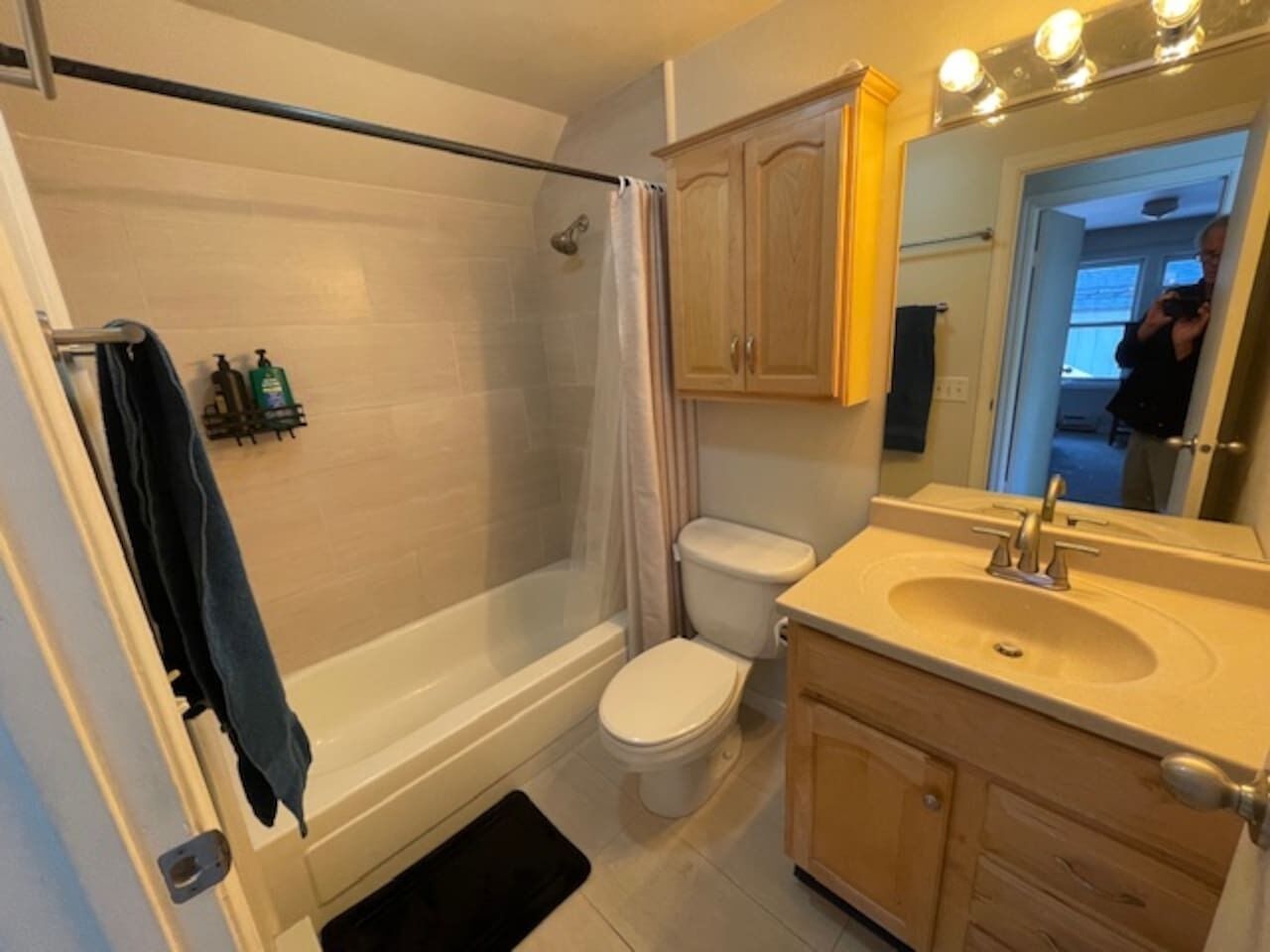 Sèche-cheveux, serviettes fournies