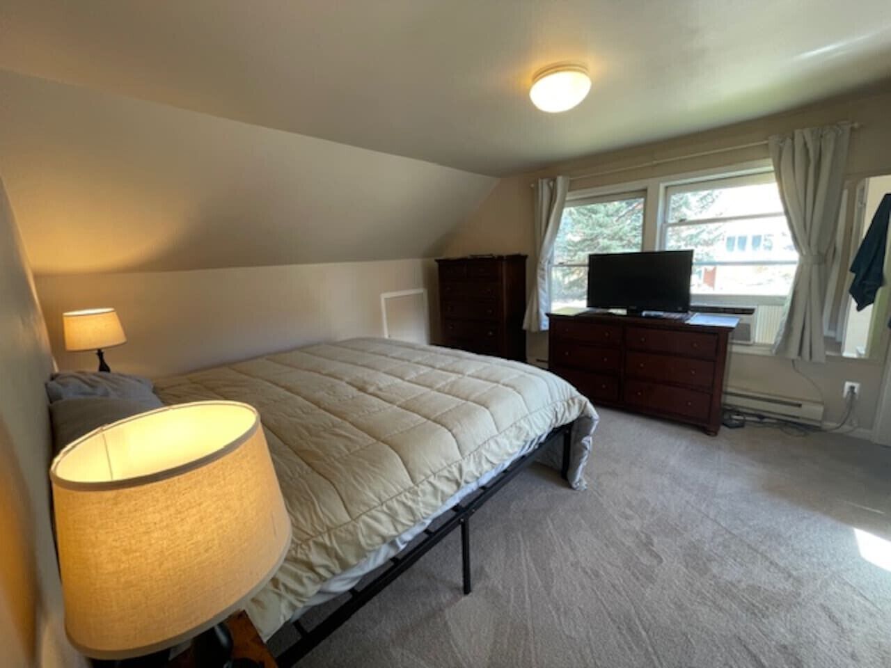 办公桌、WiFi、床单