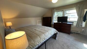 Desk, WiFi, bed sheets