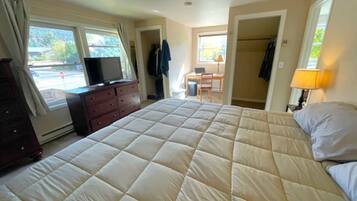 Escrivaninha, Wi-Fi, roupa de cama