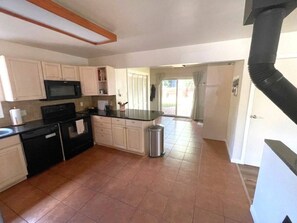 Fridge, microwave, oven, stovetop - Quiet Basalt Home/Fenced Yard, Work Space, Pets ok (Basalt)