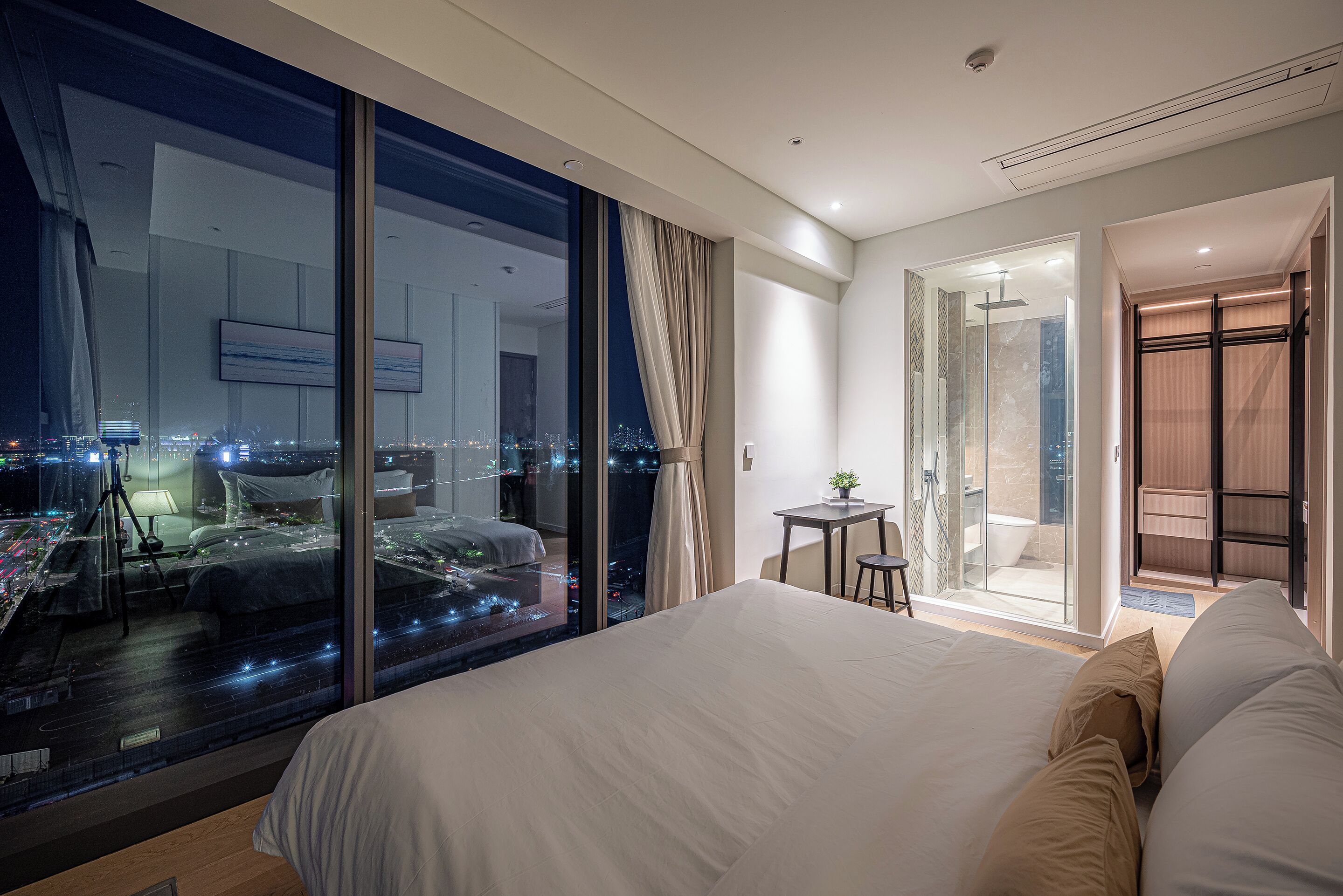 2 室のベッドルーム、アイロン / アイロン台、WiFi (無料)、ベッドシーツ