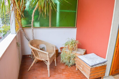 Located in the very heart of Pineto, just a short walk from the beach and extremely convenient to the train station, Sant’Agnese Apartment is the perfect choice for a practical and relaxing holiday. Set on the third floor, it features a balcony overloo