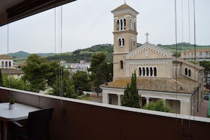 Interior - Located in the very heart of Pineto, just a short walk from the beach and extremely convenient to the train station, Sant’Agnese Apartment is the perfect choice for a practical and relaxing holiday. Set on the third floor, it features a balcony overloo (Pineto)
