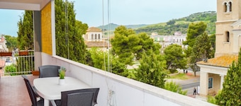 Located in the very heart of Pineto, just a short walk from the beach and extremely convenient to the train station, Sant’Agnese Apartment is the perfect choice for a practical and relaxing holiday. Set on the third floor, it features a balcony overloo