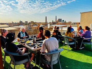 Outdoor dining - Zukhro Boutique Hotel (Khiva)