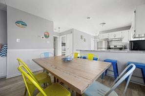 Dining - The pristine condo is perfectly positioned along the MD/DE line, in desirable North OC (Ocean City)
