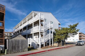 Exterior - The pristine condo is perfectly positioned along the MD/DE line, in desirable North OC (Ocean City)