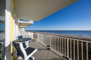 Outdoor dining - Spectacular 3-bedroom end unit with sweeping oceanfront view and indoor pool (Ocean City)
