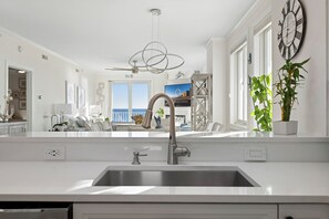 Interior - Spectacular 3-bedroom end unit with sweeping oceanfront view and indoor pool (Ocean City)