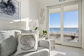 TV - Spectacular 3-bedroom end unit with sweeping oceanfront view and indoor pool (Ocean City)