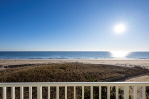 Beach - Spectacular 3-bedroom end unit with sweeping oceanfront view and indoor pool (Ocean City)