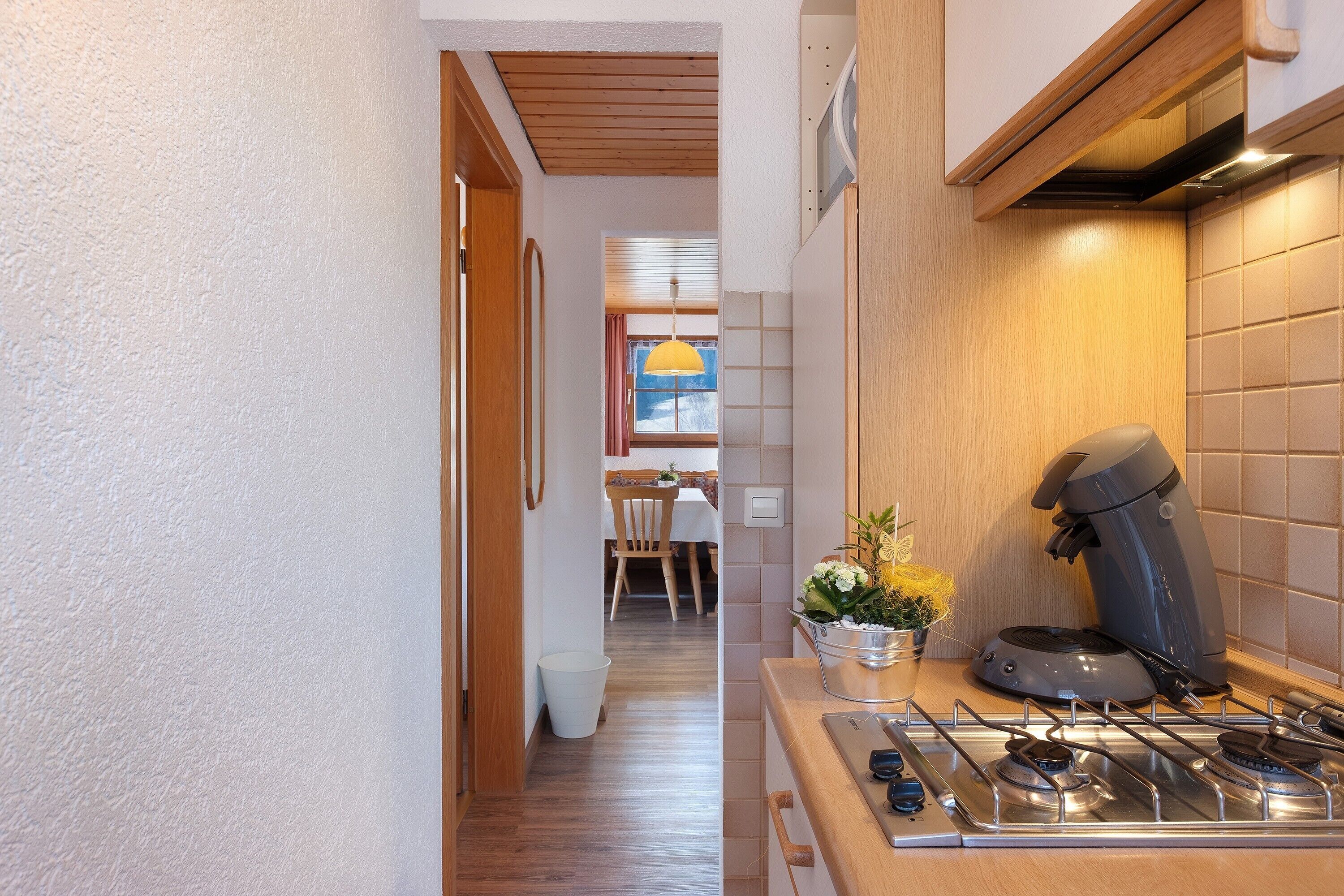 Refrigerador, microondas, placa de cocina, cafetera/tetera