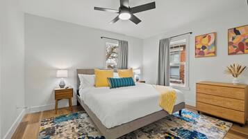 Skrivebord, strykejern/-brett, wi-fi (inkludert) og sengetøy