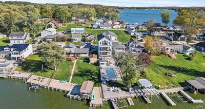 Lakefront 6BR w/ Heated Pool, Fire-pit & Boat Slip