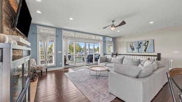 Télévision, cheminée, espaces bureaux