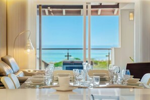 Dining - 2 Mins to Beach w/ Ocean & Pool Views by Bocobay (Noord)