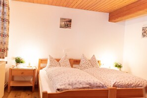 Room - Double Room No. 1 with Balcony and Valley View (Titisee-Neustadt)