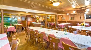 Dining - Double Room No. 2 with Balcony and Valley View (Titisee-Neustadt)