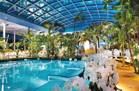 Pool. Double Room 2 with Balcony and Valley View – Restaurant Open Mondays