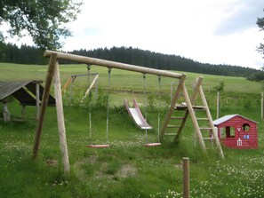 Children’s area - Double Room 2 with Balcony and Valley View – Restaurant Open Mondays (Titisee-Neustadt)