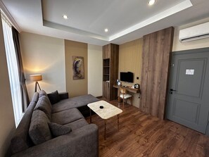 Desk, laptop workspace, iron/ironing board, free WiFi - Mansory hotel (Bursa)