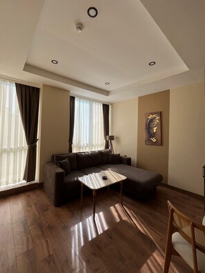 Bureau, espace de travail pour ordinateur portable