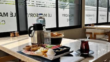 Bữa sáng nấu theo yêu cầu hàng ngày (750 TRY/mỗi người)