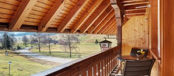 Guesthouse 'Oberes Wirtshaus' with Mountain Views, Private Terrace & Wi-Fi