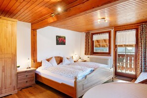 8 quartos, Wi-Fi, roupa de cama