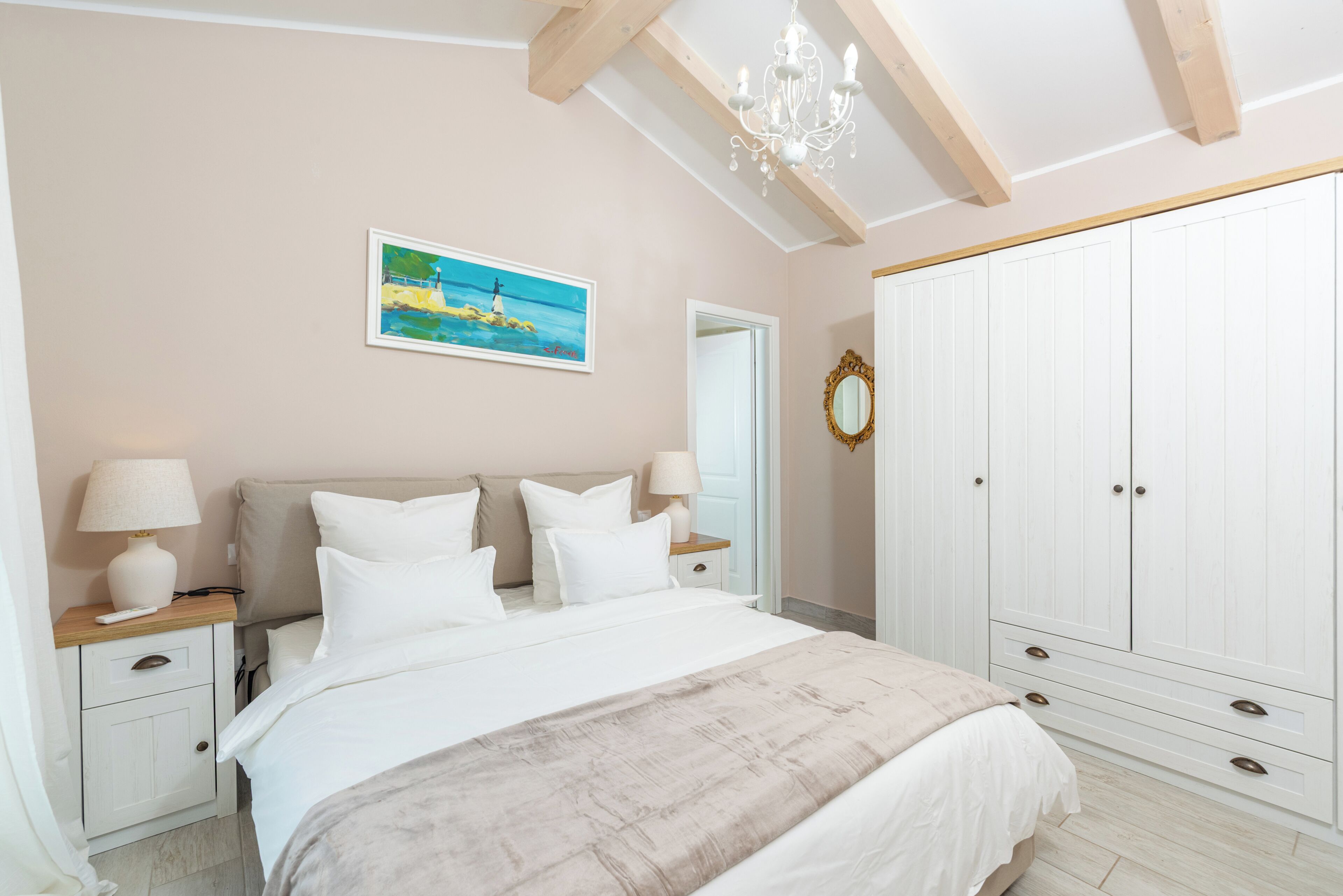 3 chambres, fer et planche à repasser, Wi-Fi gratuit, draps fournis