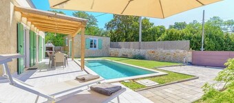 Villa Ofelia with Heated Pool for 6 people near Rovinj – Family & Relax Retreat