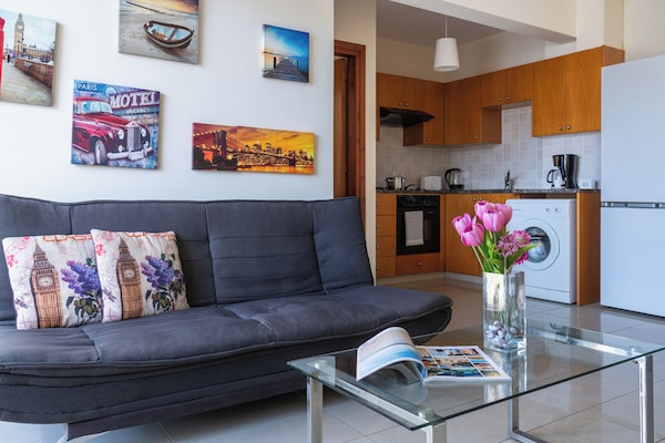 Glade - 1 Br Apt. & Balcony In Larnaca - Cyprus