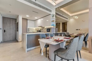 House - Stayshort - Stylish 2 Bedroom Retreat in JVT That Sleeps 3 (Dubai)