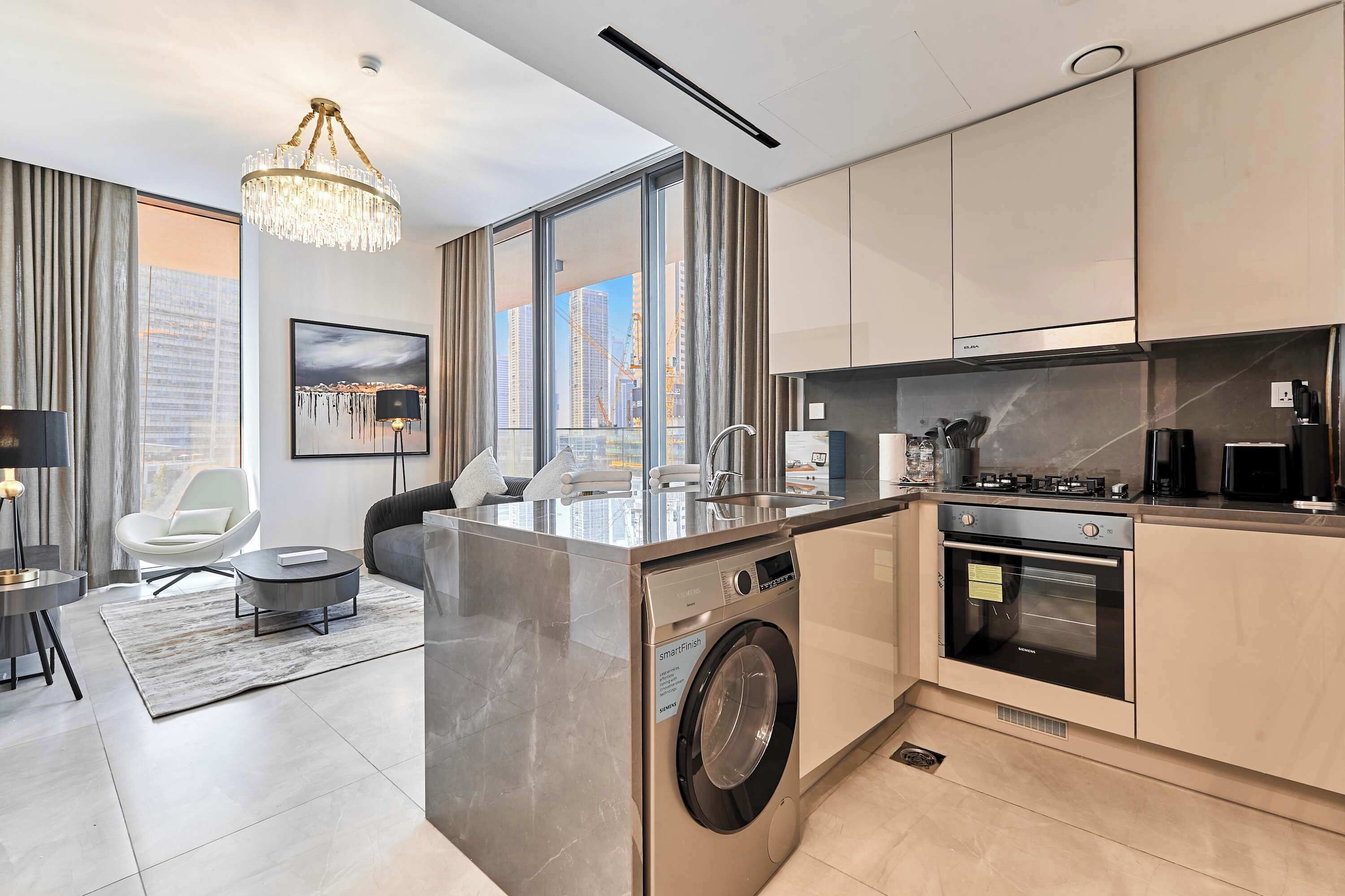 Kjøleskap, mikrobølgeovn, ovn og kokeplater