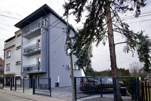 Front of property - Łagiewniki Apartments Free Parking (Kraków)