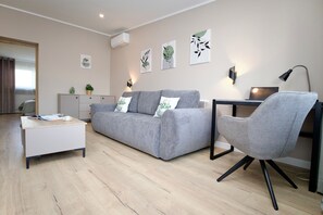 Familienapartment, Balkon | Wohnbereich