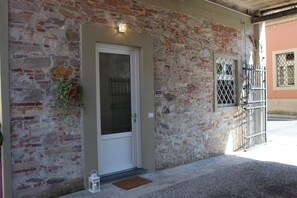 Exterior detail - Holiday Home "La Casina di Lucia a Lucca" with Air Conditioning and Free Parking (Lucca)