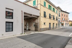 Exterior - Holiday Home "La Casina di Lucia a Lucca" with Air Conditioning and Free Parking (Lucca)