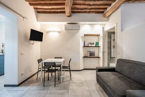 Dining - Holiday Home "La Casina di Lucia a Lucca" with Air Conditioning and Free Parking (Lucca)
