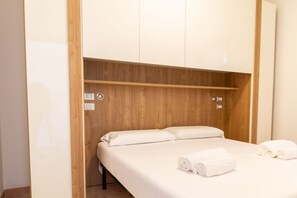 1 habitación, escritorio, tabla de planchar con plancha y wifi gratis 