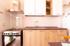 Réfrigérateur, grille-pain