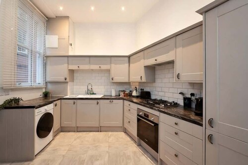 City Centre Retreat, Coffee, Parking Available