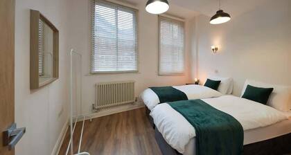 City Centre Retreat, Coffee, Parking Available