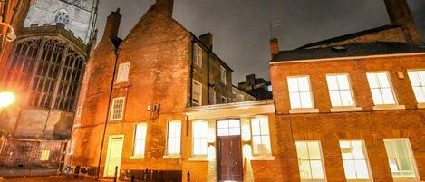 المنشأة من الخارج