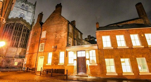 City Centre Extra-Large Home For Couples, Families & Groups | 3Bed 3Bath